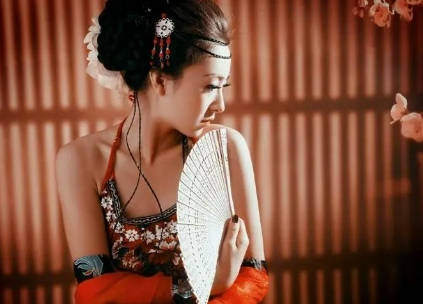 Tháo dỡ cầu thang bê tông tại Phú Nhuận, TPHCM